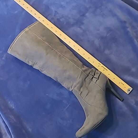 New Directions sz 8M gray suede knee length 4" heeled boots - Picture 3 of 11